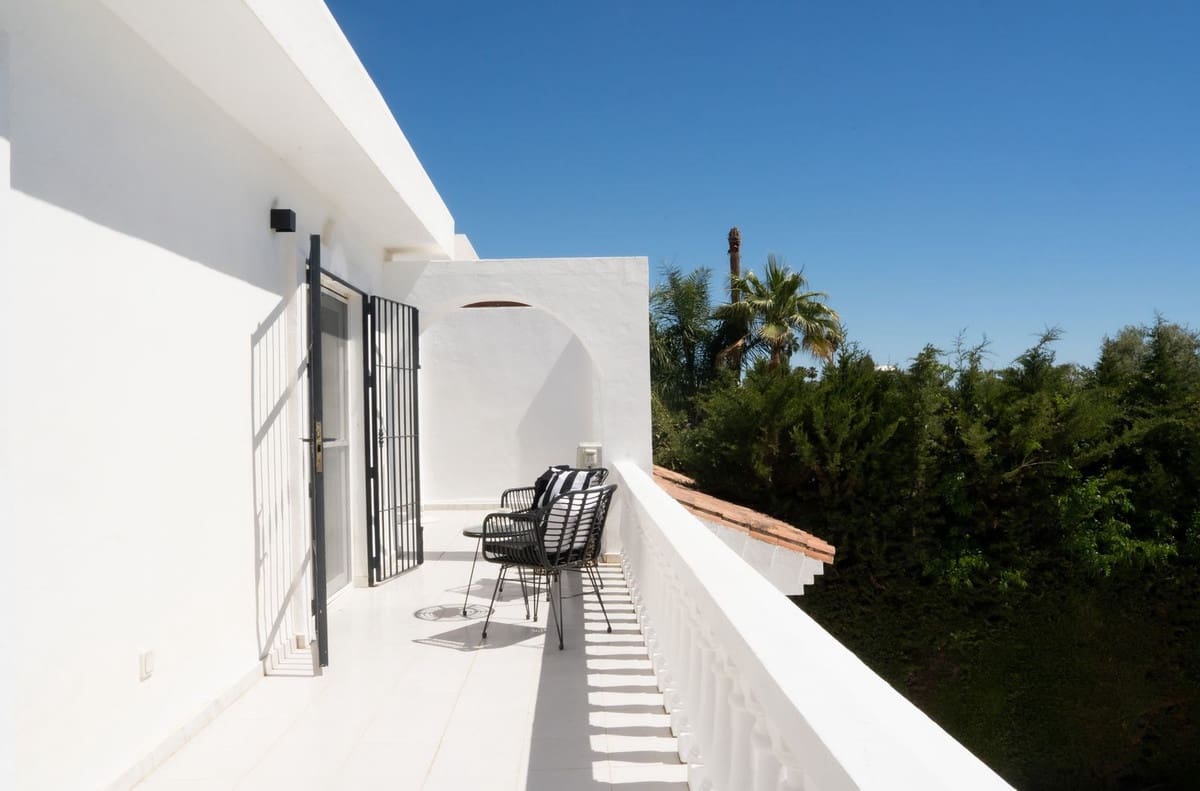 4 bedroom Villa for sale in Bel-Air with pool - € 1,770,000 (Ref: 9823279)