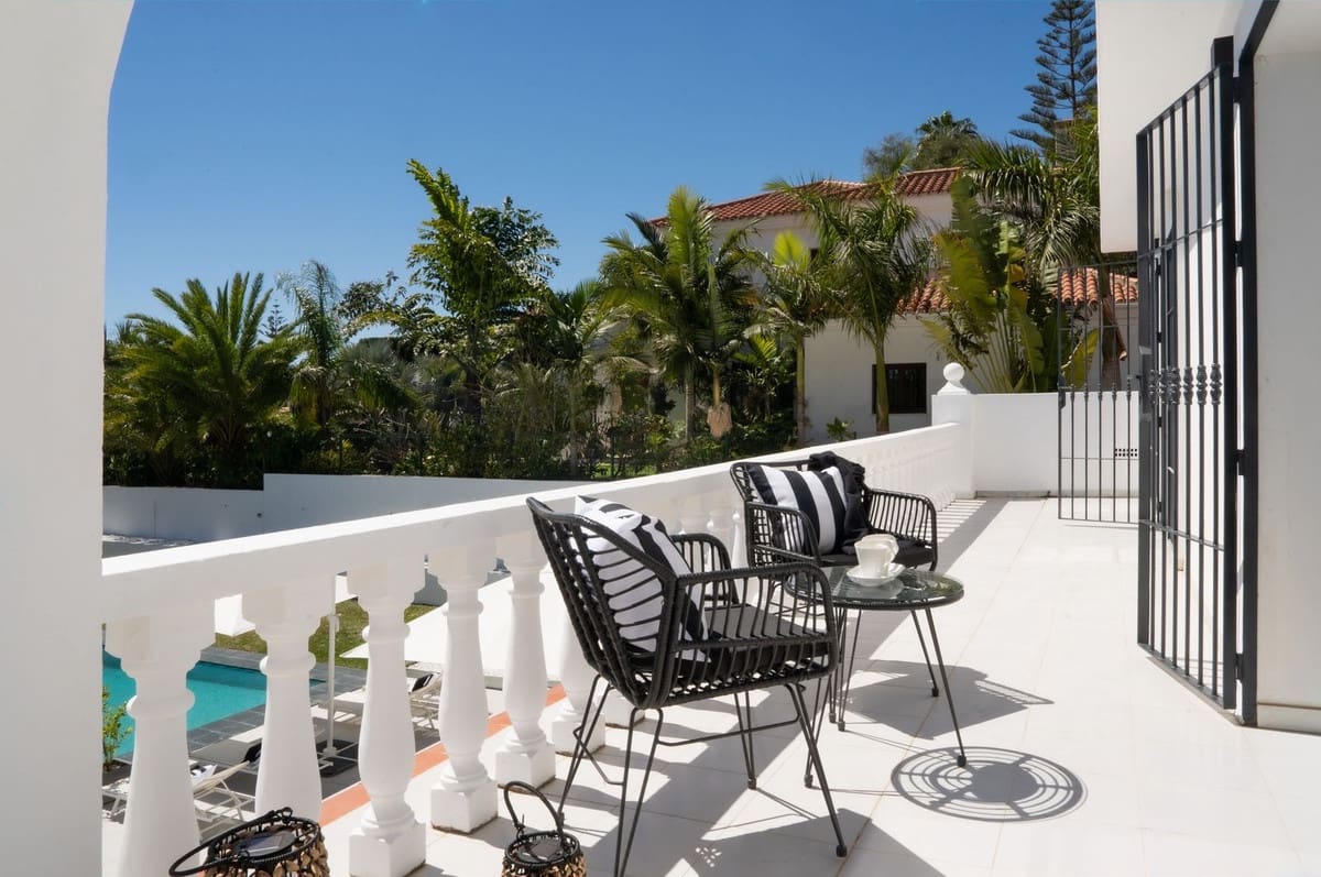 4 bedroom Villa for sale in Bel-Air with pool - € 1,770,000 (Ref: 9823279)