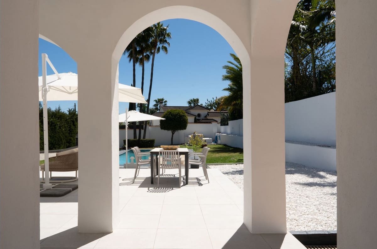 4 bedroom Villa for sale in Bel-Air with pool - € 1,770,000 (Ref: 9823279)