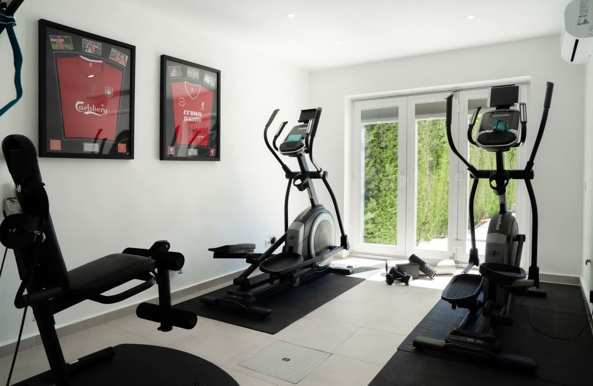 4 bedroom Villa for sale in Bel-Air with pool - € 1,770,000 (Ref: 9823279)