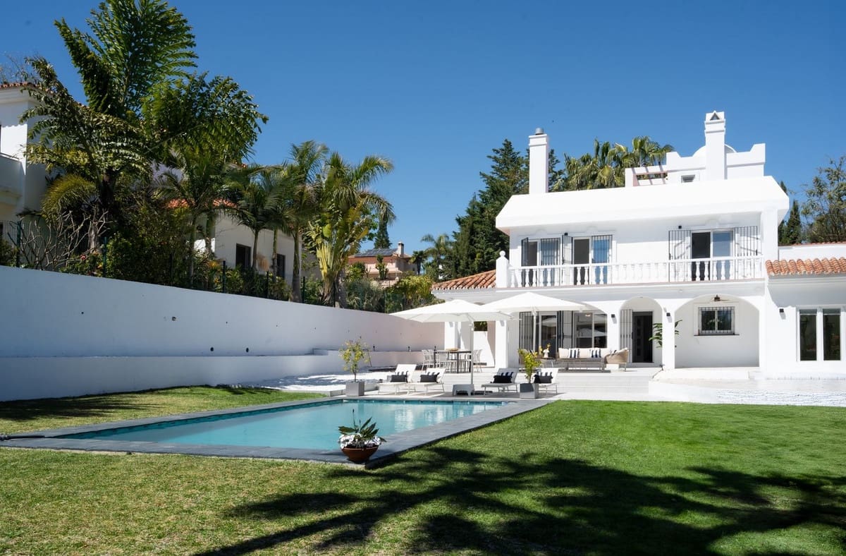 4 bedroom Villa for sale in Bel-Air with pool - € 1,770,000 (Ref: 9823279)