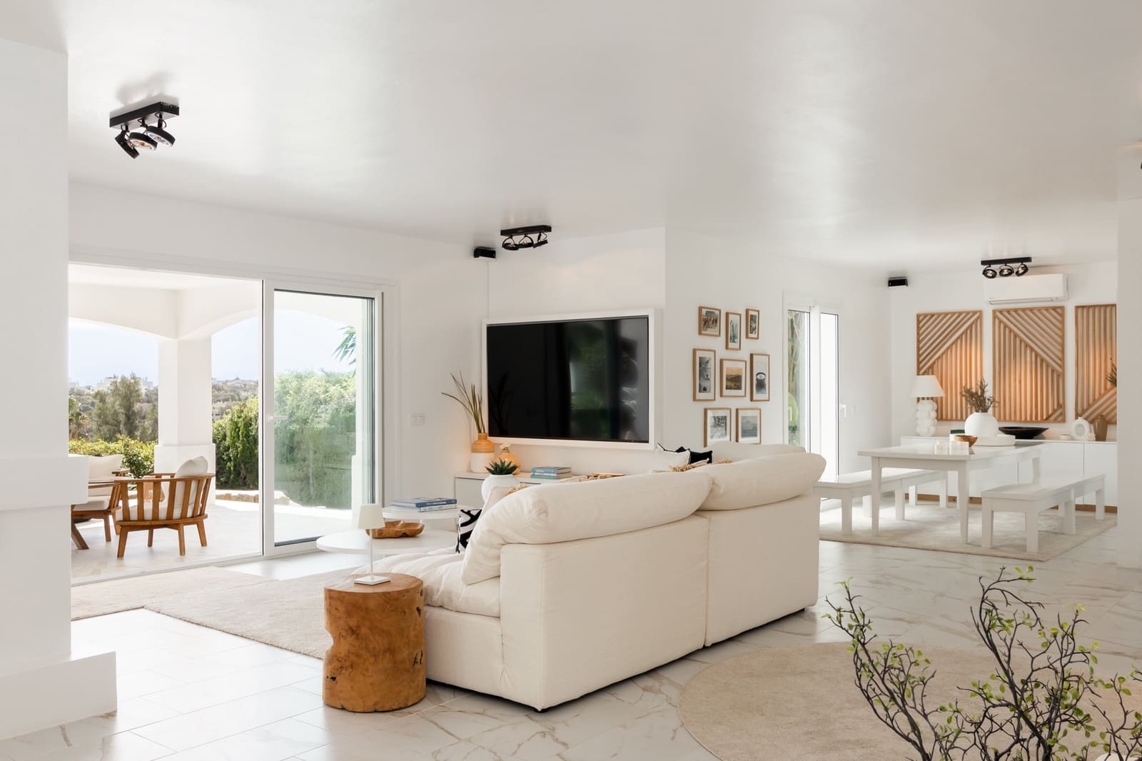 3 bedroom Villa for sale in Sotogrande with pool - € 1,795,000 (Ref: 9823280)