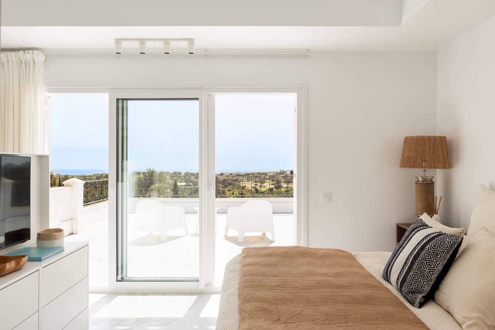 3 bedroom Villa for sale in Sotogrande with pool - € 1,795,000 (Ref: 9823280)