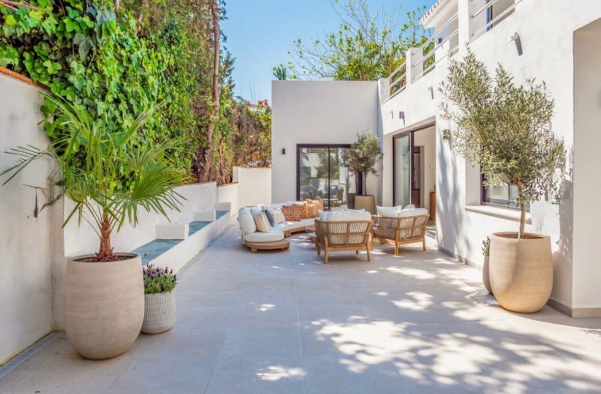 Chalet de 4 habitaciones en Nueva Andalucia en venta con piscina - 1.795.000 € (Ref: 9823281)