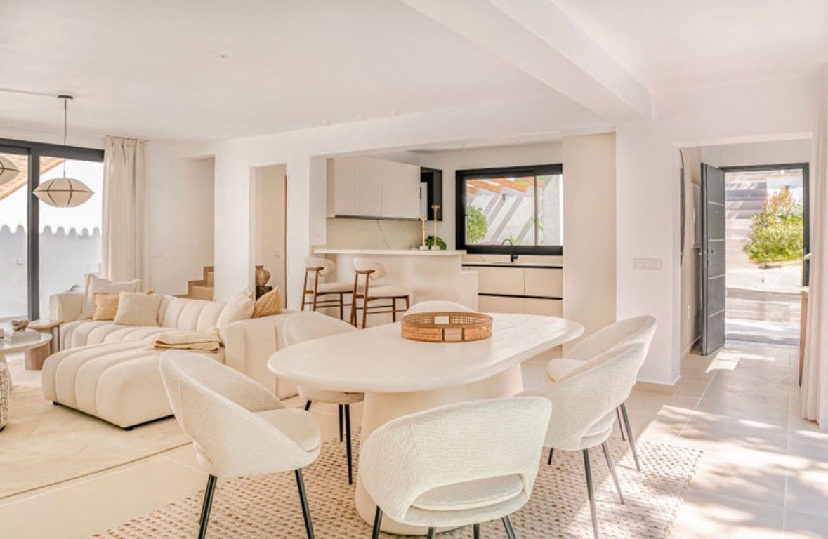 Chalet de 4 habitaciones en Nueva Andalucia en venta con piscina - 1.795.000 € (Ref: 9823281)