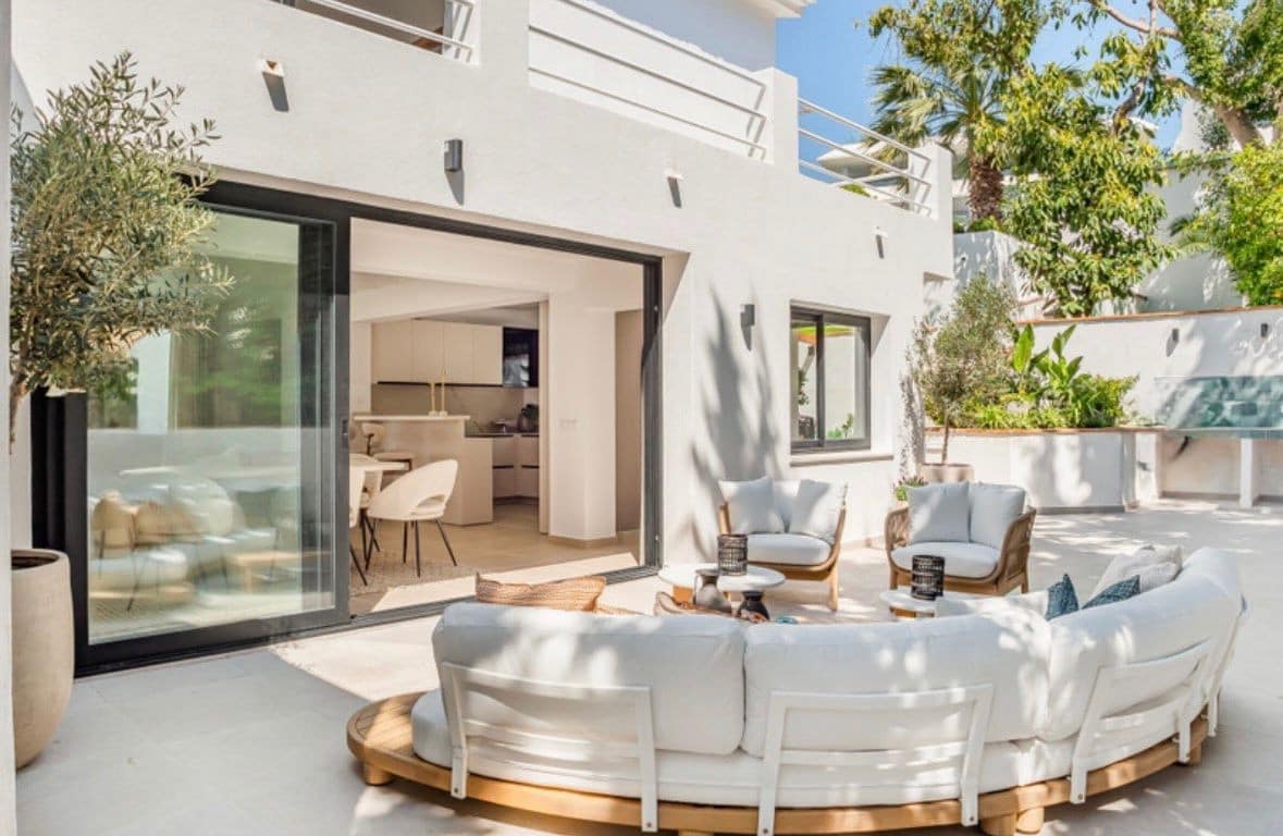 Chalet de 4 habitaciones en Nueva Andalucia en venta con piscina - 1.795.000 € (Ref: 9823281)