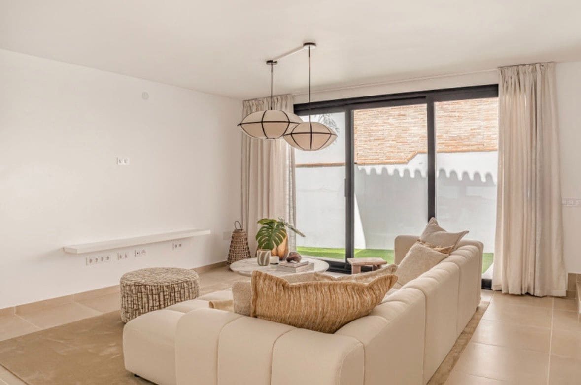 Chalet de 4 habitaciones en Nueva Andalucia en venta con piscina - 1.795.000 € (Ref: 9823281)