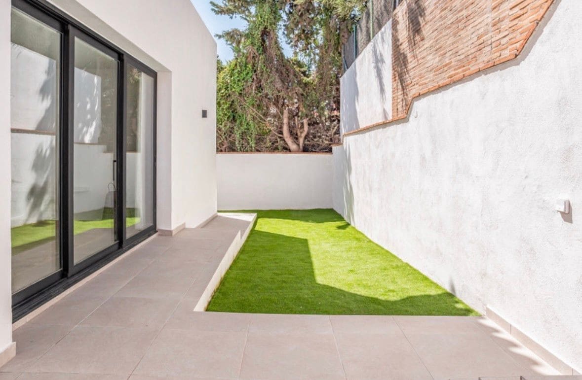 Chalet de 4 habitaciones en Nueva Andalucia en venta con piscina - 1.795.000 € (Ref: 9823281)