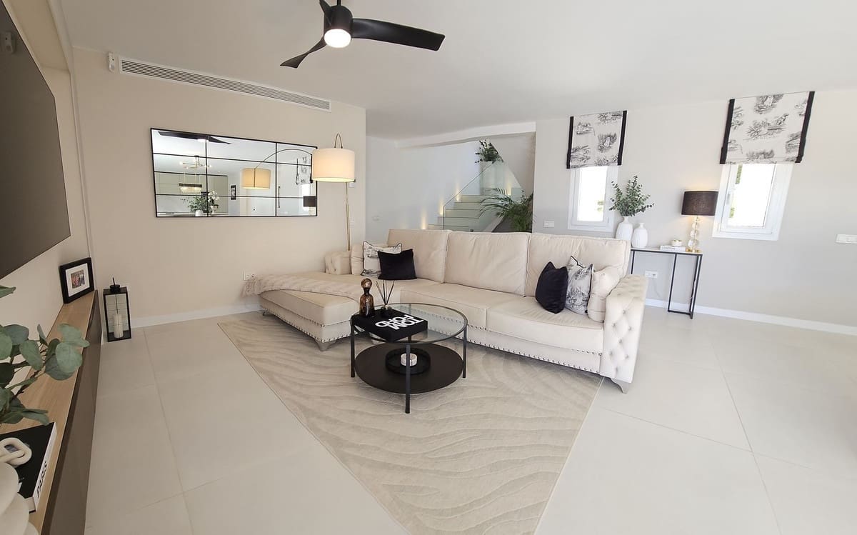 4 Zimmer Villa zu verkaufen in Mijas Costa mit Pool - 1.895.000 € (Ref: 9823282)