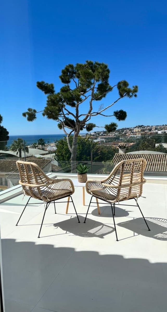 4 Zimmer Villa zu verkaufen in Mijas Costa mit Pool - 1.895.000 € (Ref: 9823282)