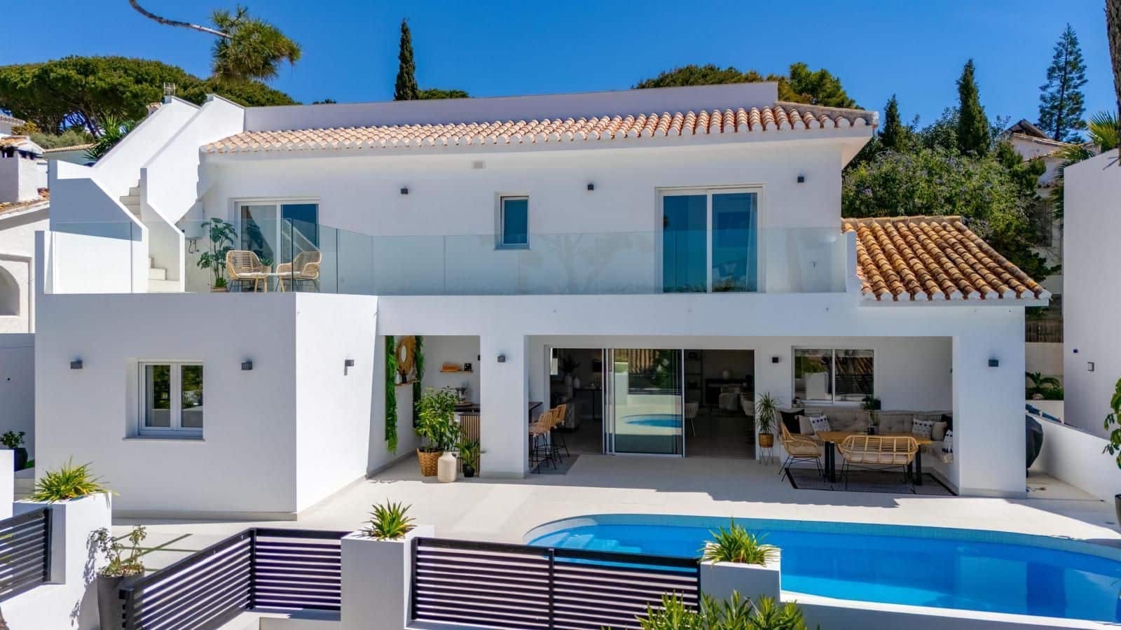 4 Zimmer Villa zu verkaufen in Mijas Costa mit Pool - 1.895.000 € (Ref: 9823282)