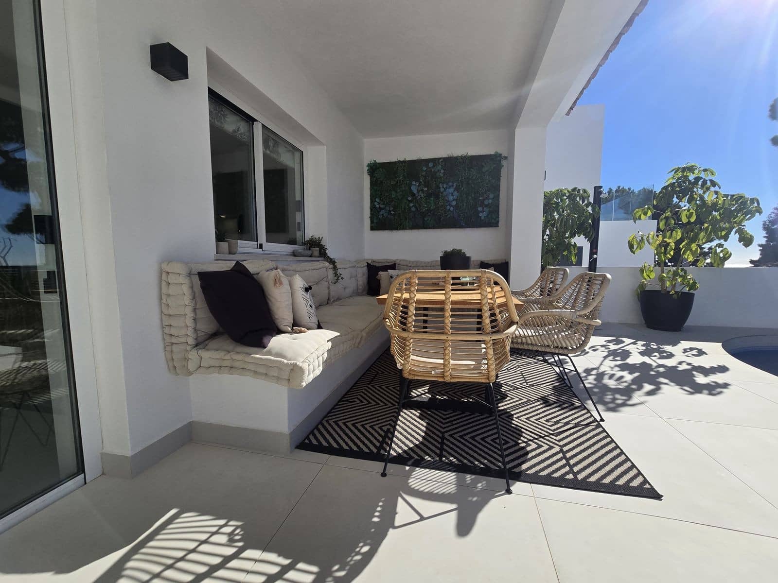 4 Zimmer Villa zu verkaufen in Mijas Costa mit Pool - 1.895.000 € (Ref: 9823282)