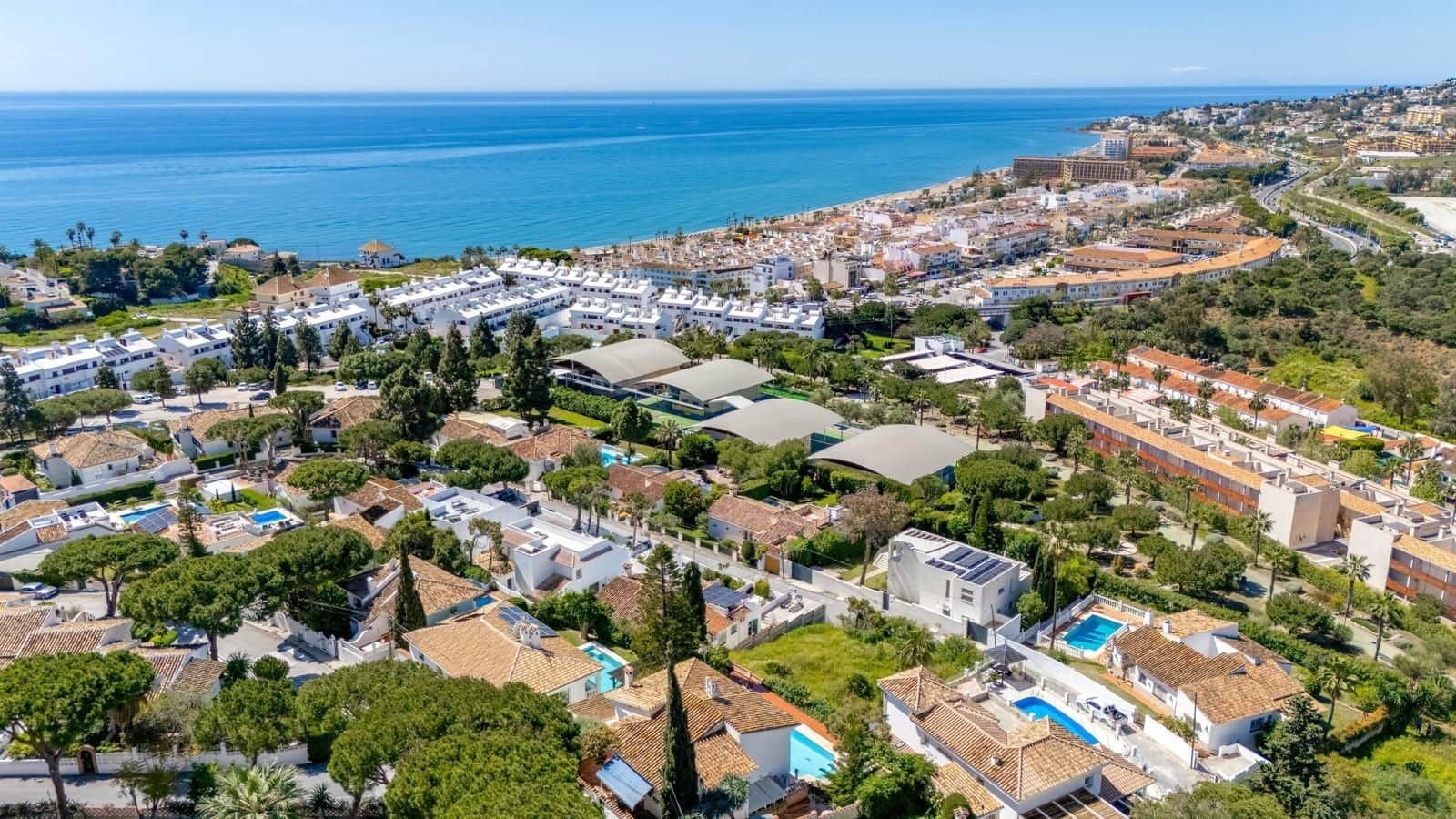 4 Zimmer Villa zu verkaufen in Mijas Costa mit Pool - 1.895.000 € (Ref: 9823282)