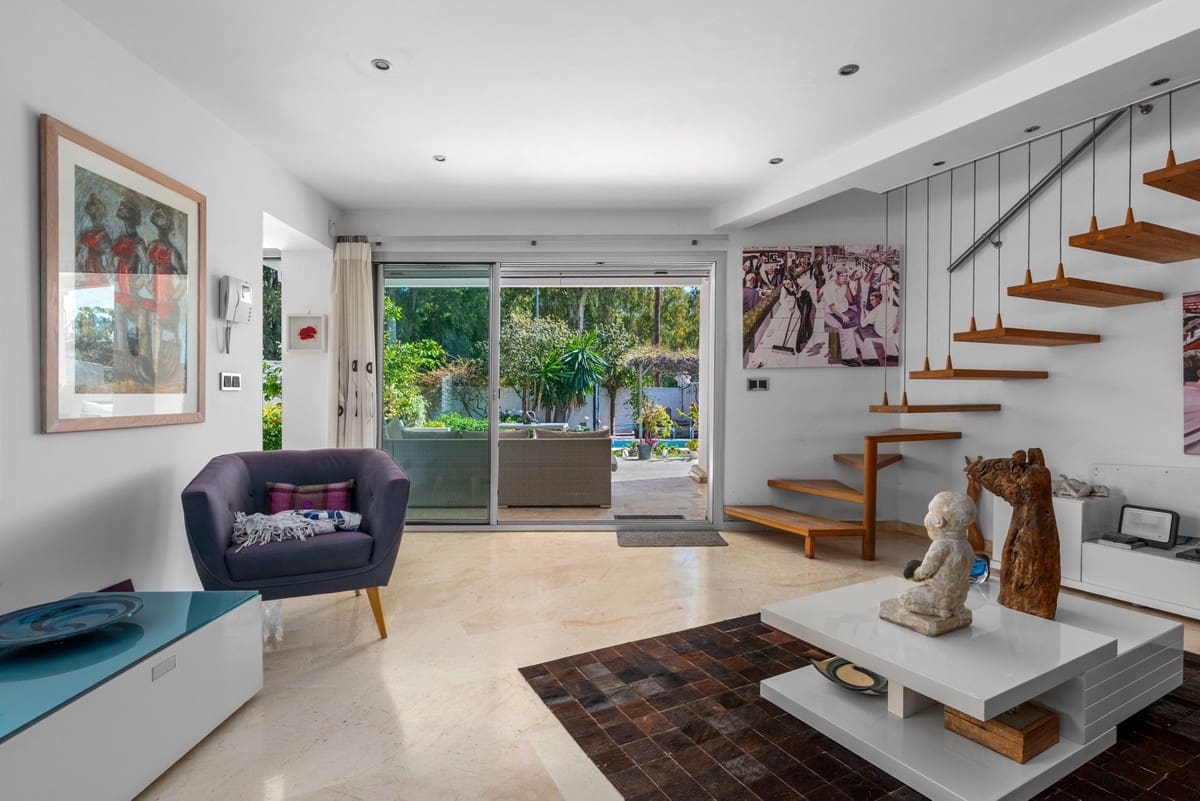5 bedroom Villa for sale in San Pedro de Alcantara with pool - € 1,900,000 (Ref: 9823283)