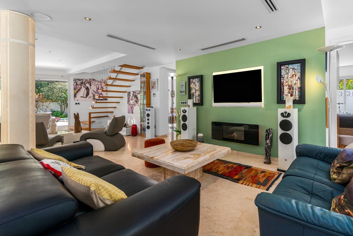 5 bedroom Villa for sale in San Pedro de Alcantara with pool - € 1,900,000 (Ref: 9823283)