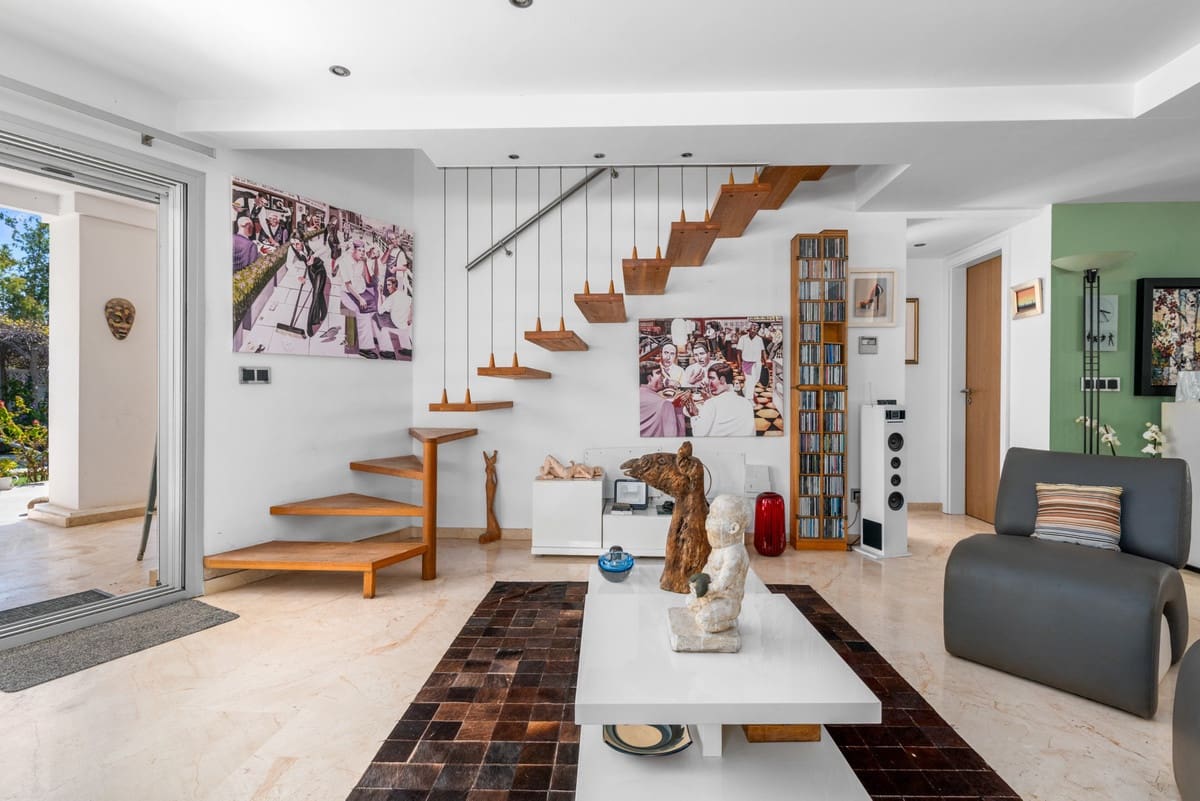 5 bedroom Villa for sale in San Pedro de Alcantara with pool - € 1,900,000 (Ref: 9823283)