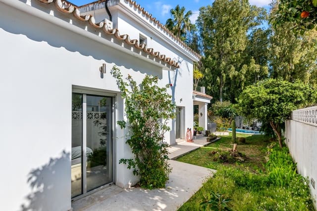 5 sypialnia Willa na sprzedaż w San Pedro de Alcántara Pueblo, Marbella z basenem - 1 900 000 € (Ref: 9823283)