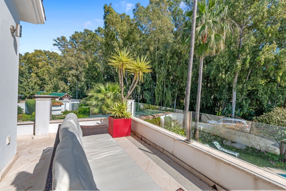 5 bedroom Villa for sale in San Pedro de Alcantara with pool - € 1,900,000 (Ref: 9823283)