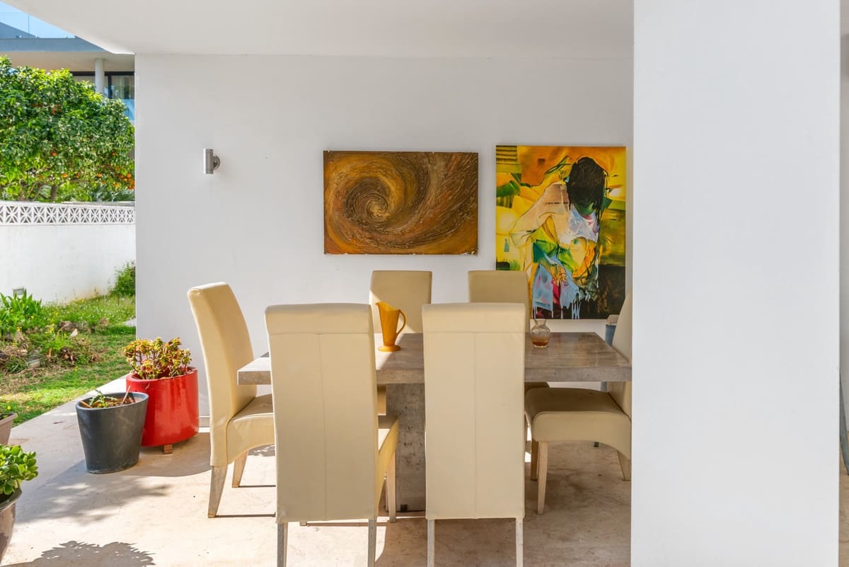 5 bedroom Villa for sale in San Pedro de Alcantara with pool - € 1,900,000 (Ref: 9823283)