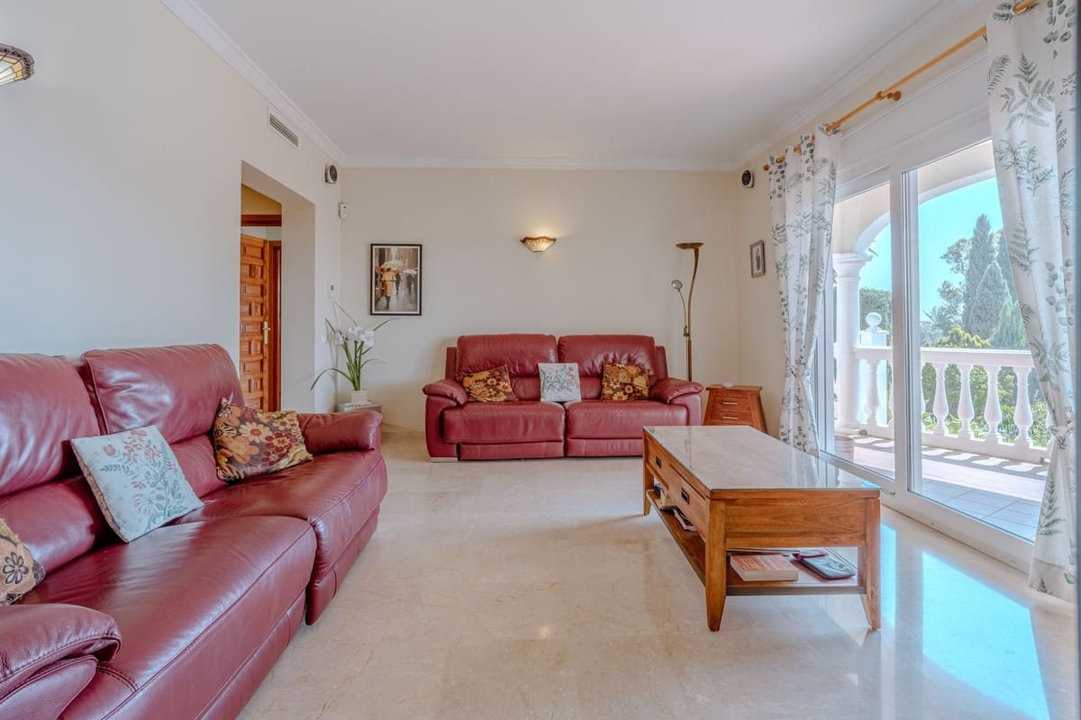 5 soveværelse Villa til salg i Estepona med swimmingpool - € 2.150.000 (Ref: 9823287)