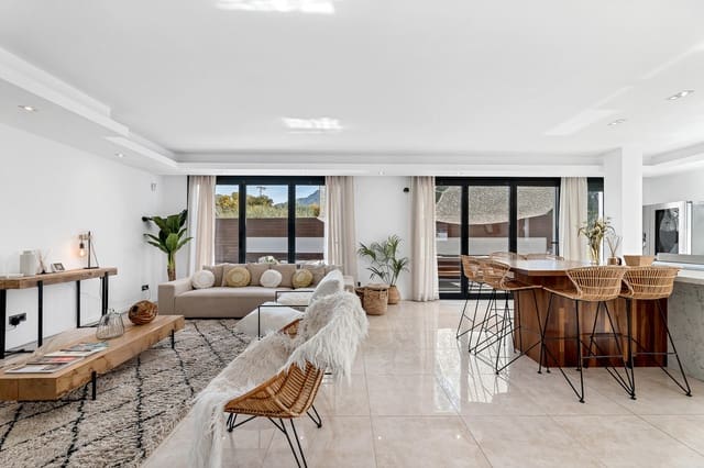 5 quarto Moradia para venda em Puerto Banus, Marbella com piscina - 2 395 000 € (Ref: 9823289)