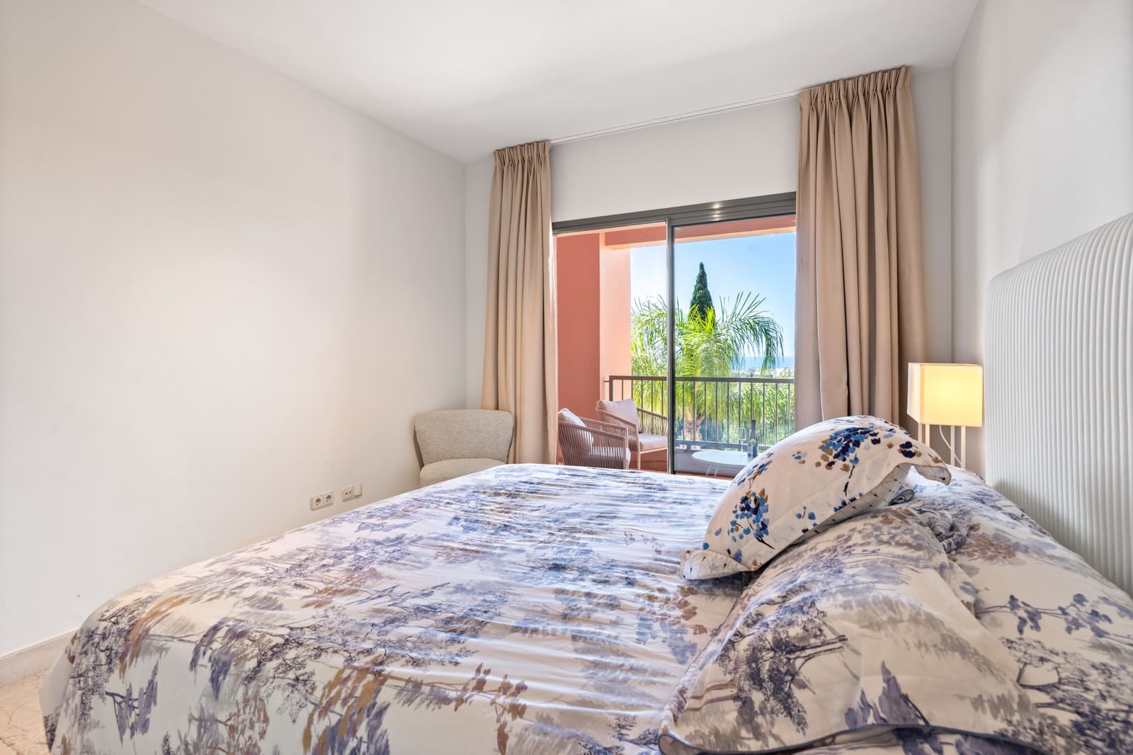 2 bedroom Apartment for sale in Benahavis with pool - € 585,000 (Ref: 9823290)