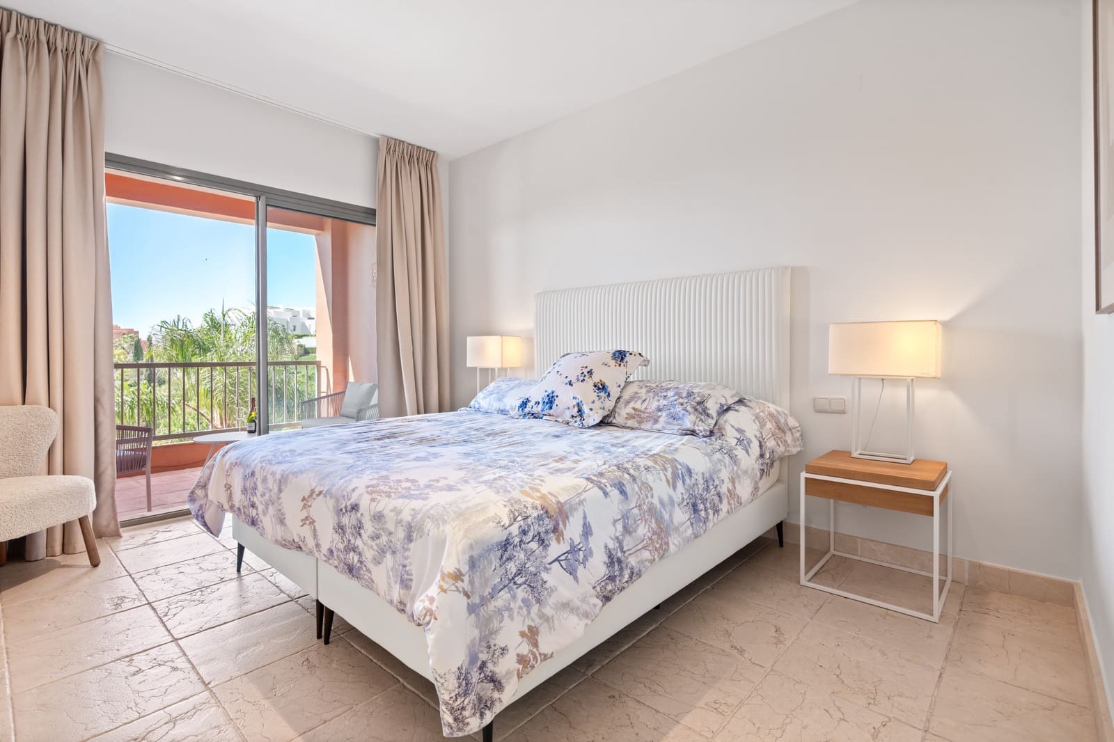 2 bedroom Apartment for sale in Benahavis with pool - € 585,000 (Ref: 9823290)