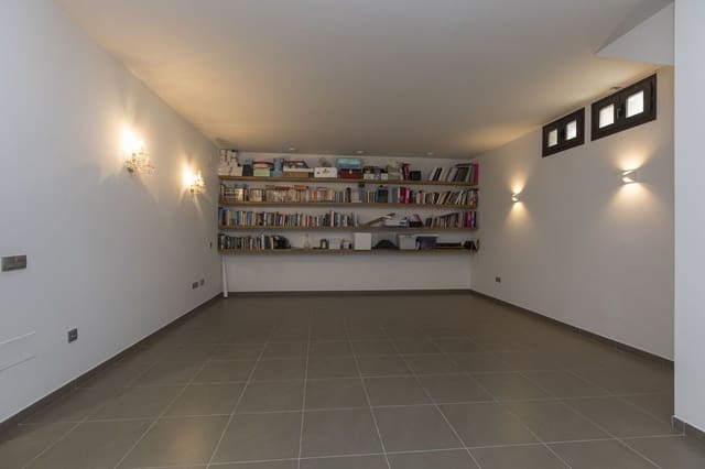 6 soveværelse Villa til salg i Centro, Estepona med swimmingpool - € 950.000 (Ref: 9823293)