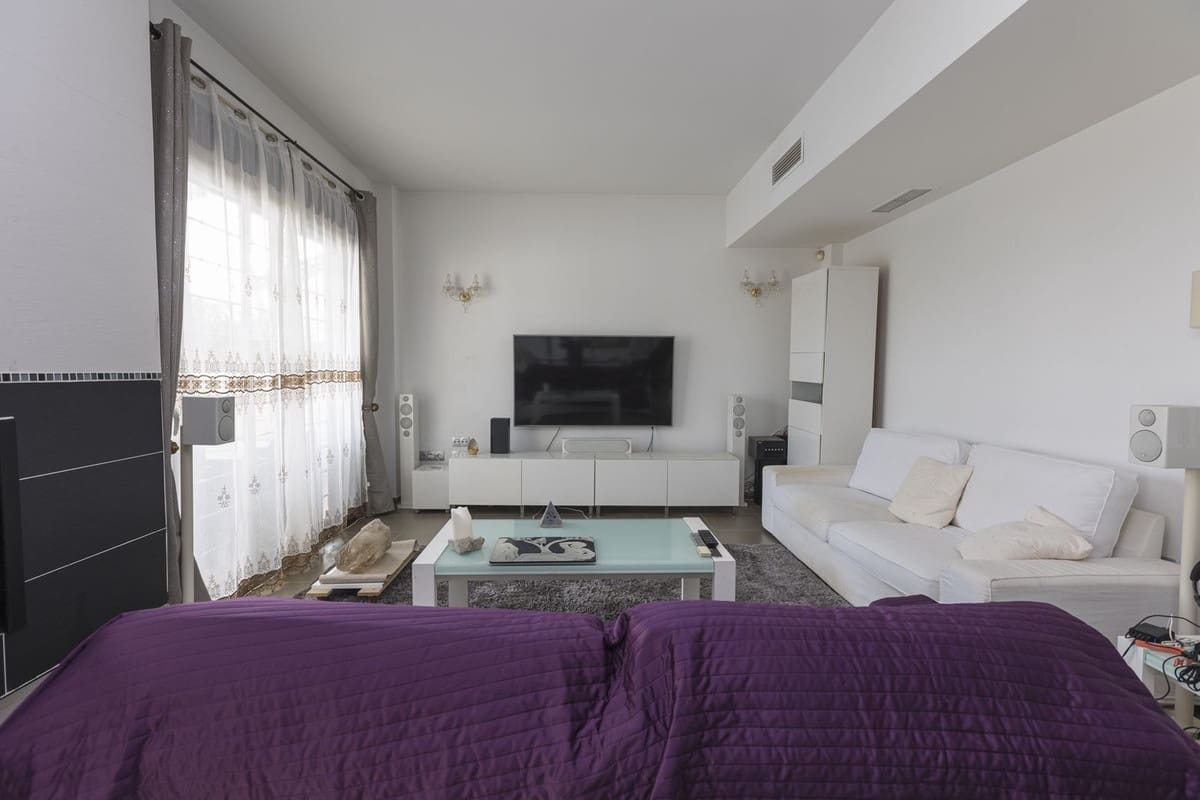 6 chambre Villa/Maison à vendre à Estepona avec piscine - 950 000 € (Ref: 9823293)