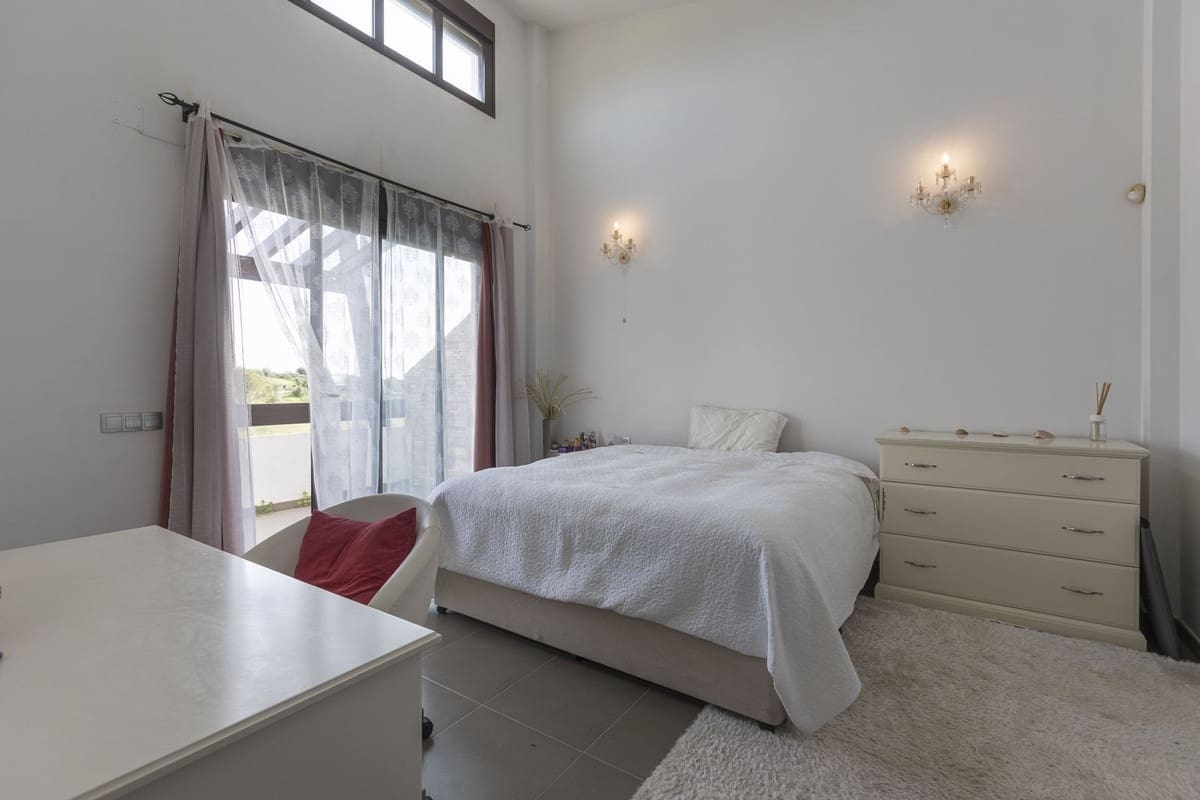 6 chambre Villa/Maison à vendre à Estepona avec piscine - 950 000 € (Ref: 9823293)