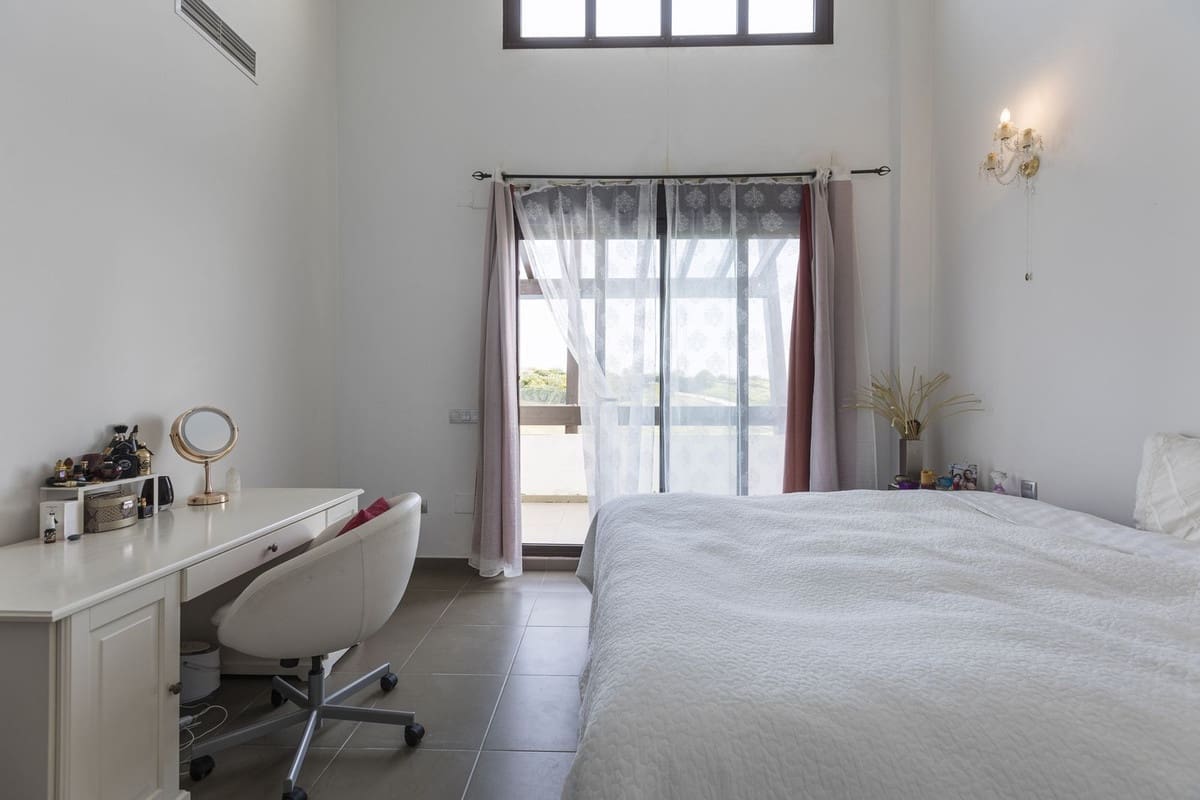 6 chambre Villa/Maison à vendre à Estepona avec piscine - 950 000 € (Ref: 9823293)