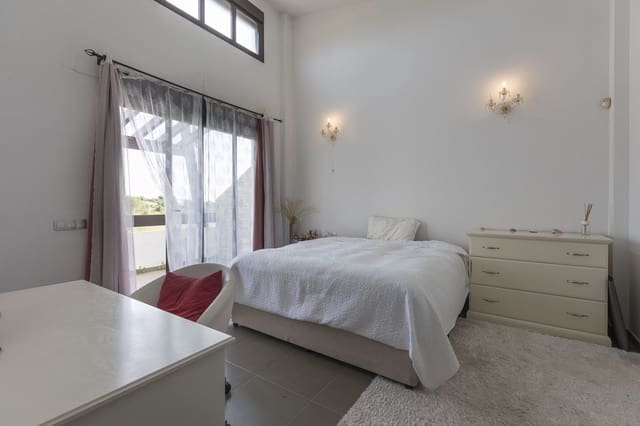 6 soveværelse Villa til salg i Centro, Estepona med swimmingpool - € 950.000 (Ref: 9823293)