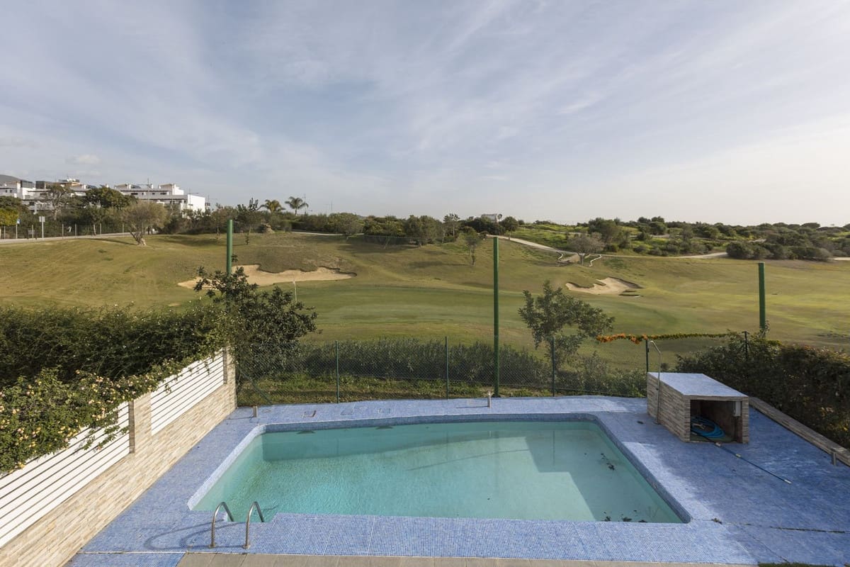 6 chambre Villa/Maison à vendre à Estepona avec piscine - 950 000 € (Ref: 9823293)