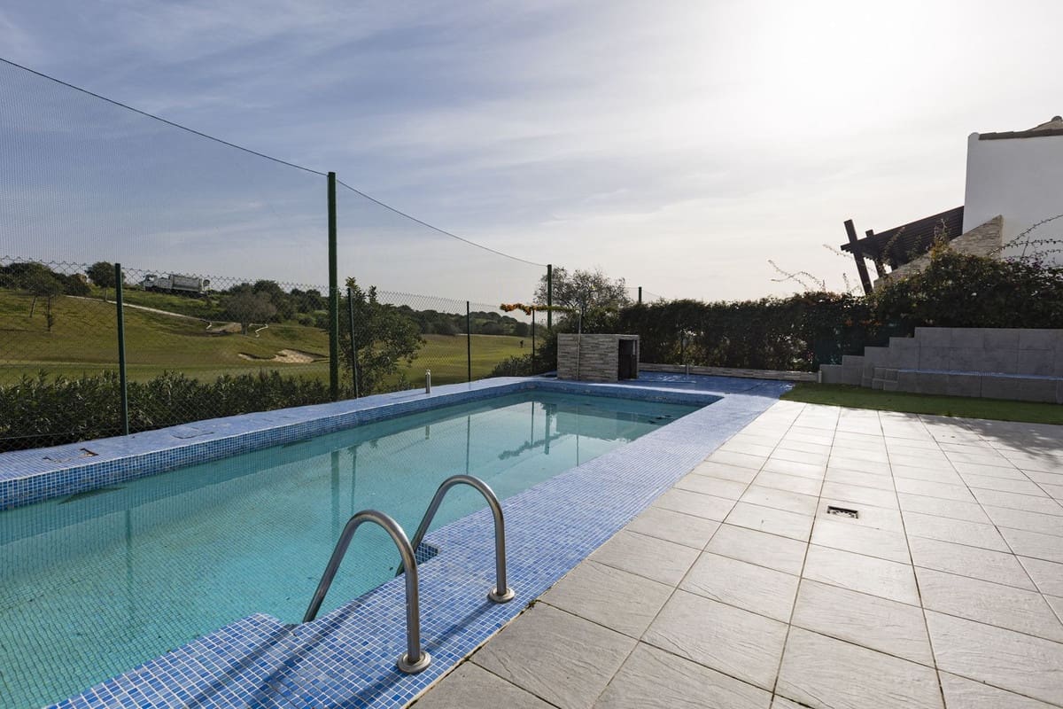 6 chambre Villa/Maison à vendre à Estepona avec piscine - 950 000 € (Ref: 9823293)