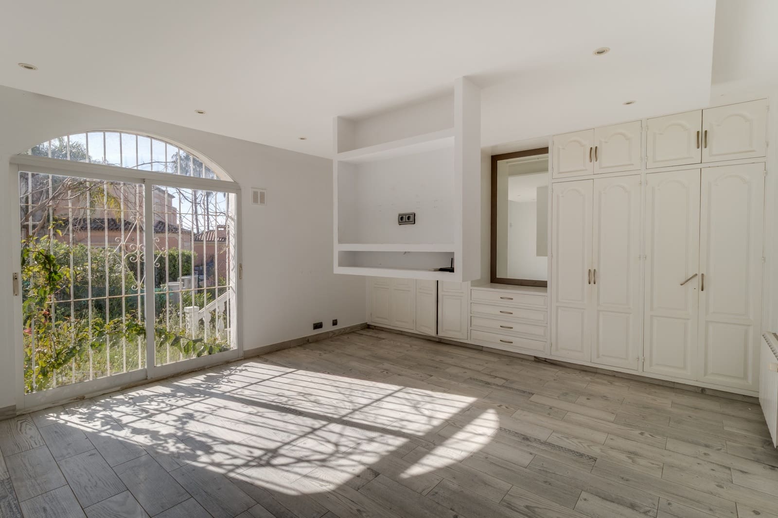 4 soverom Villa til salgs i Benahavis med svømmebasseng - € 1 700 000 (Ref: 9823297)