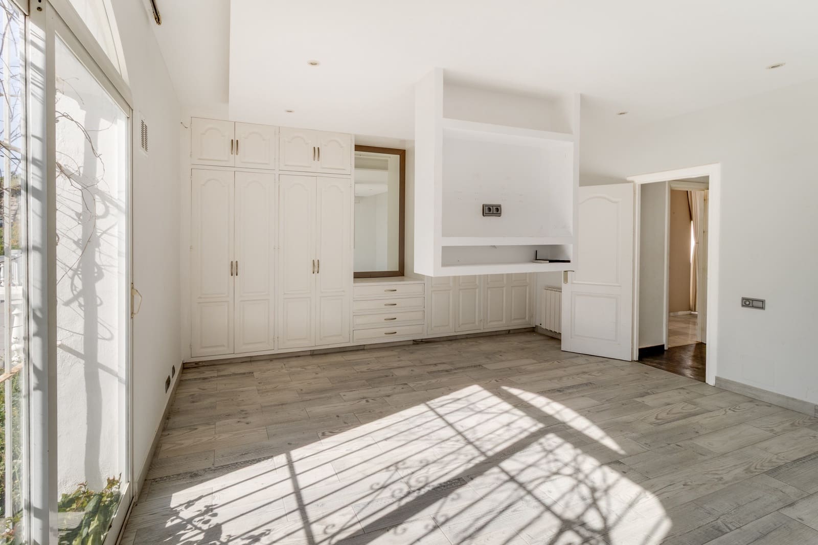 4 soverom Villa til salgs i Benahavis med svømmebasseng - € 1 700 000 (Ref: 9823297)