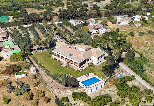 4 soverom Villa til salgs i El Padrón, Estepona med svømmebasseng - € 2 000 000 (Ref: 9823300)
