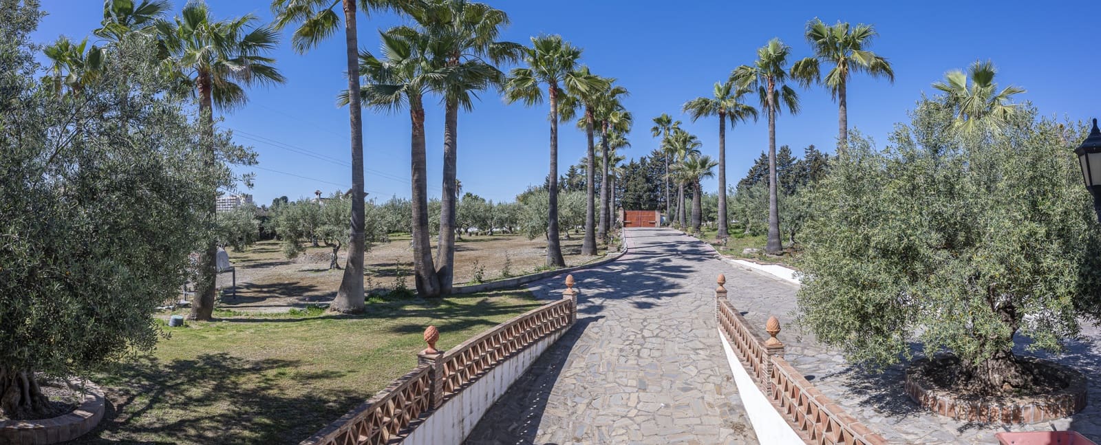 4 soverom Villa til salgs i El Padron med svømmebasseng - € 2 000 000 (Ref: 9823300)