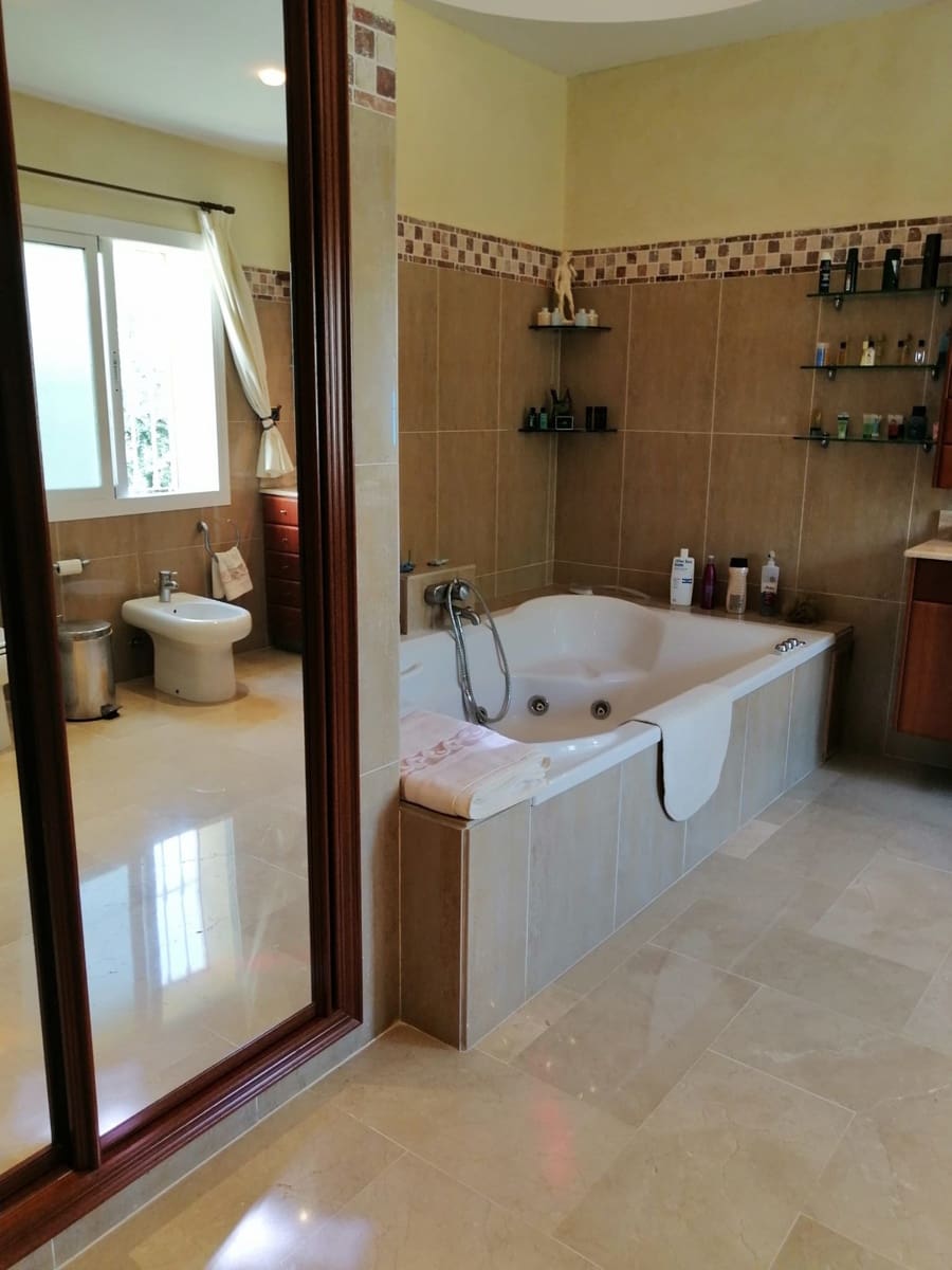 7 soveværelse Villa til salg i Benalmadena med swimmingpool - € 2.195.000 (Ref: 9823301)