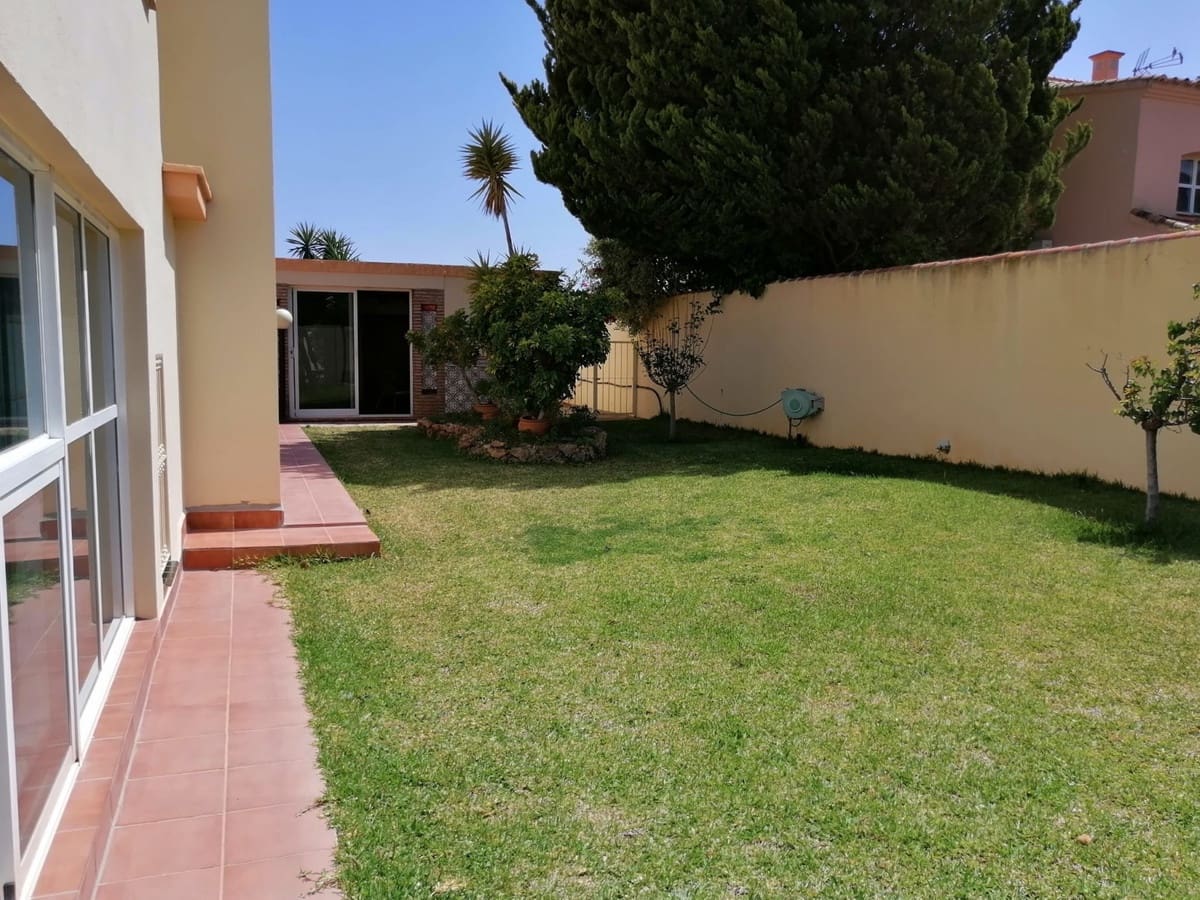 7 soveværelse Villa til salg i Benalmadena med swimmingpool - € 2.195.000 (Ref: 9823301)
