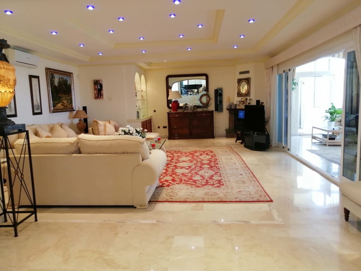 7 soveværelse Villa til salg i Benalmadena med swimmingpool - € 2.195.000 (Ref: 9823301)