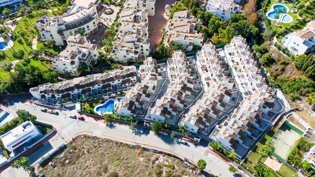 3 camera da letto Casa in vendita in El Paraiso, Estepona con piscina - 549.000 € (Rif: 9823304)