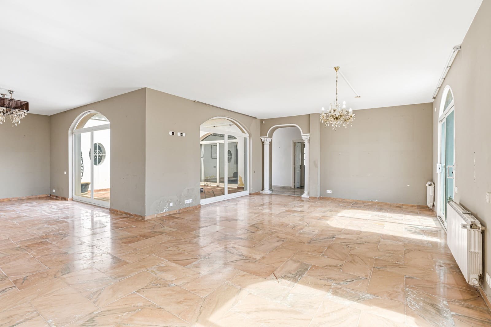 4 Zimmer Villa zu verkaufen in Benahavis mit Pool - 1.700.000 € (Ref: 9823306)