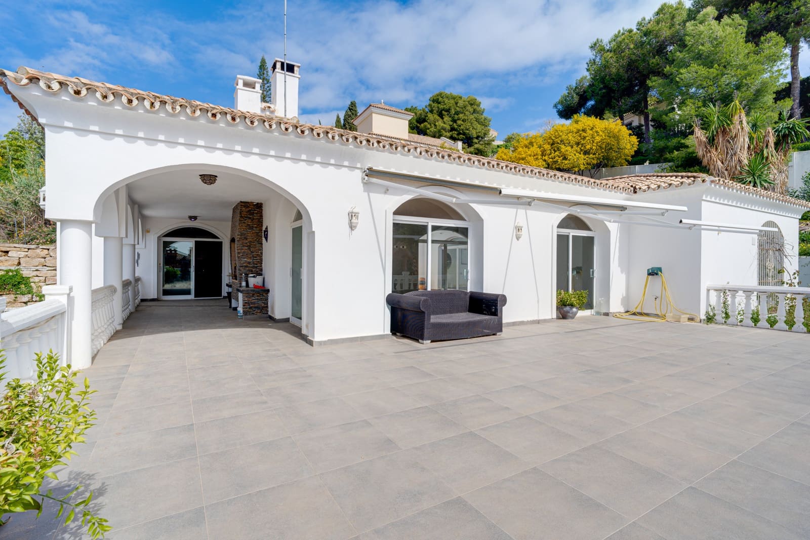 4 Zimmer Villa zu verkaufen in Benahavis mit Pool - 1.700.000 € (Ref: 9823306)
