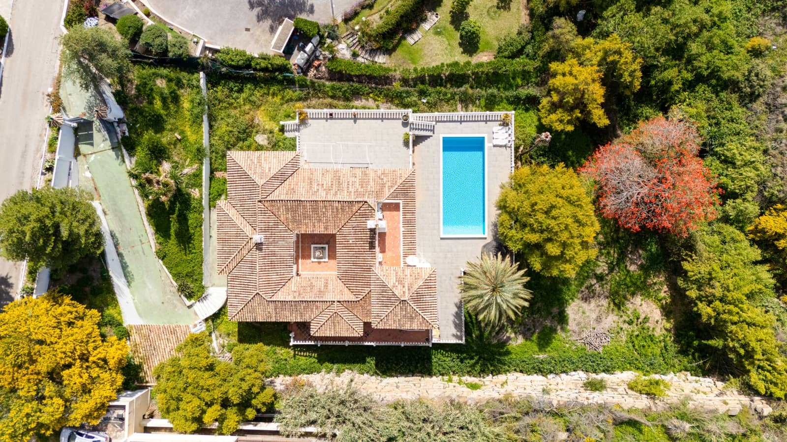 4 Zimmer Villa zu verkaufen in Benahavis mit Pool - 1.700.000 € (Ref: 9823306)
