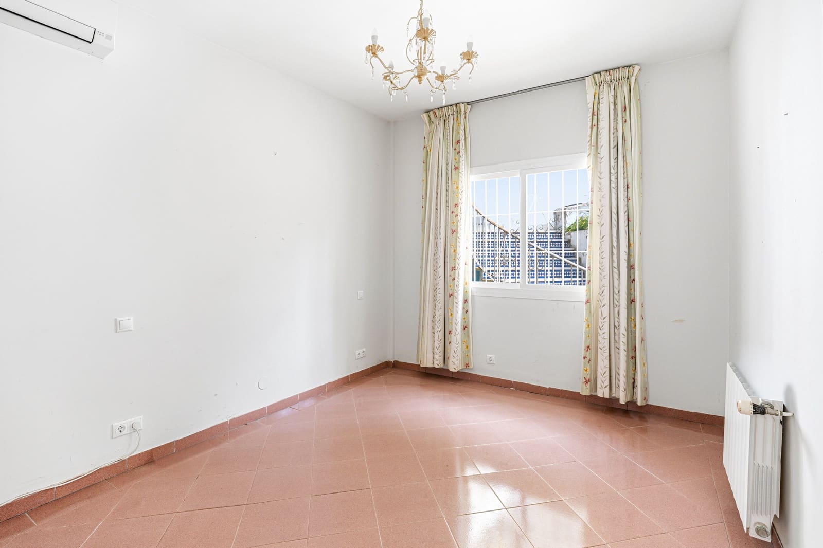 4 Zimmer Villa zu verkaufen in Benahavis mit Pool - 1.700.000 € (Ref: 9823306)