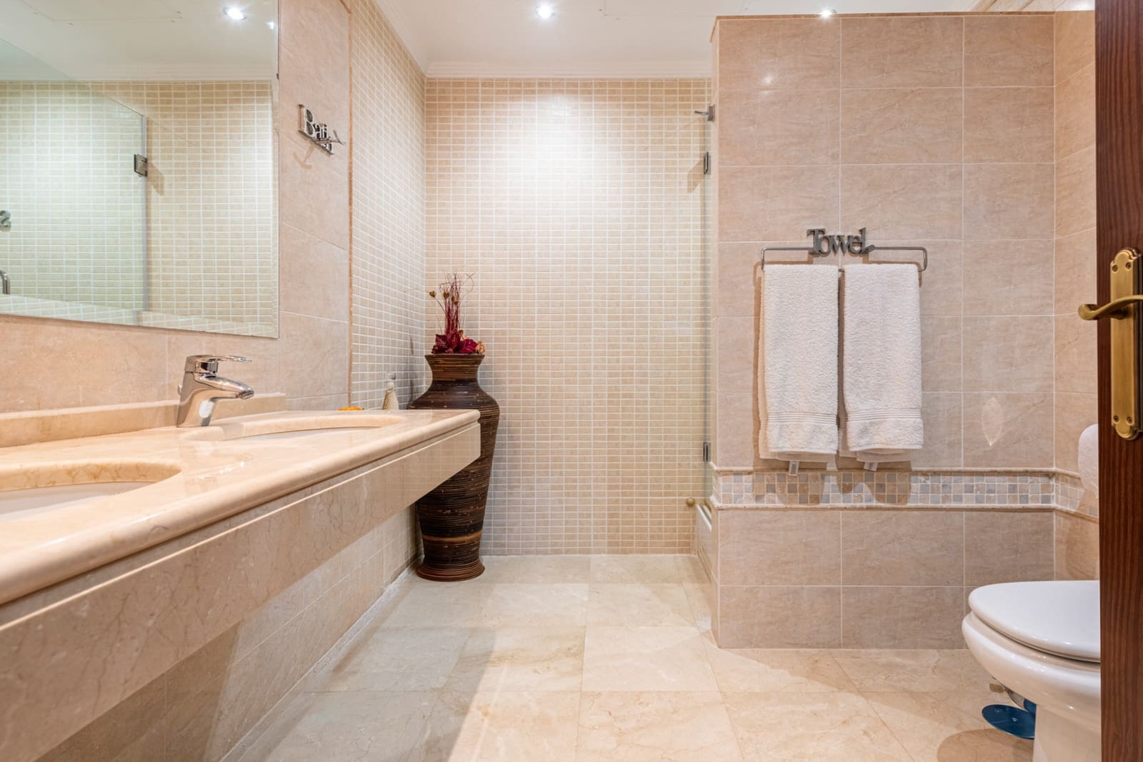 4 Zimmer Villa zu verkaufen in Mijas Costa mit Pool - 1.895.000 € (Ref: 9823307)