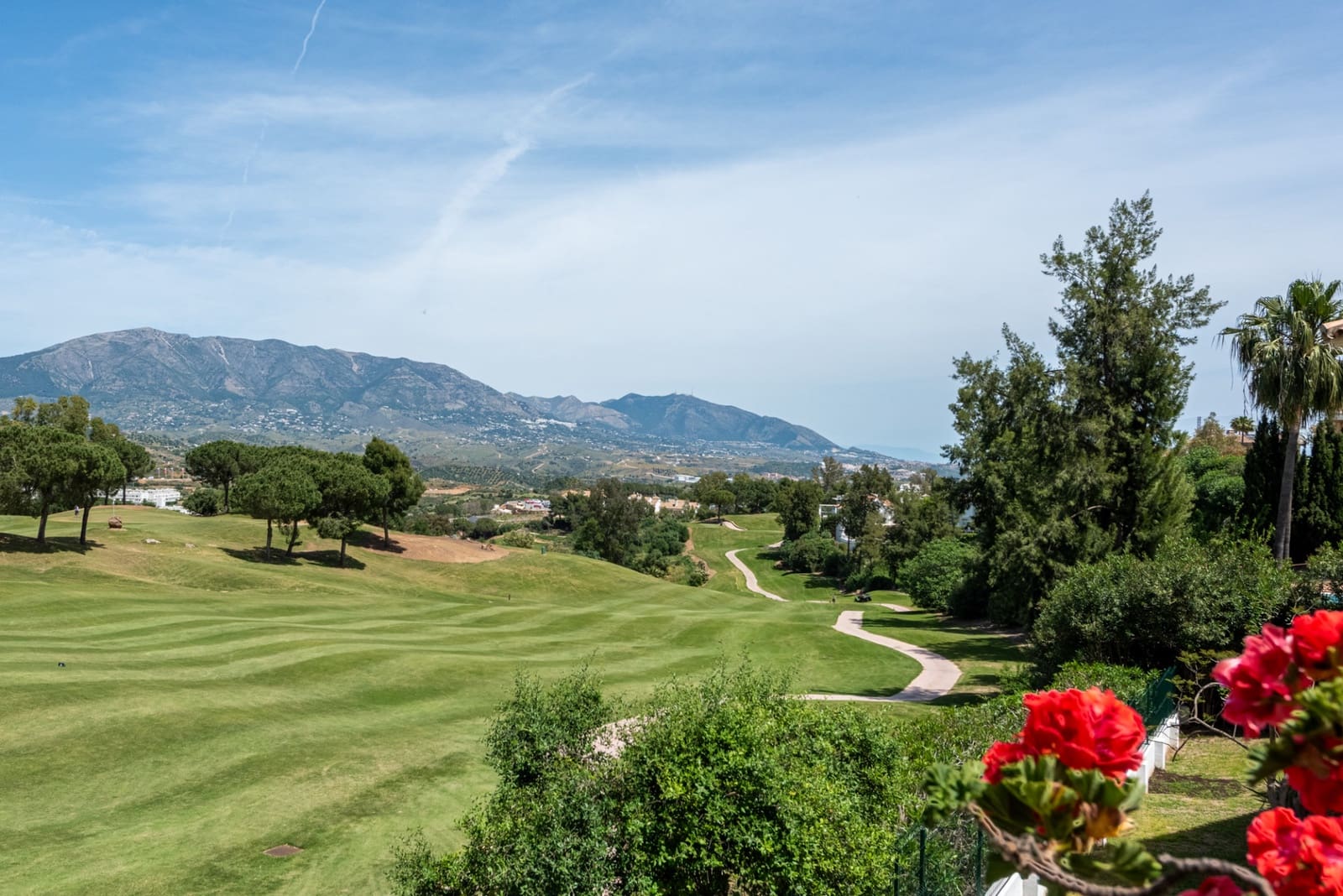 4 Zimmer Villa zu verkaufen in Mijas Costa mit Pool - 1.895.000 € (Ref: 9823307)