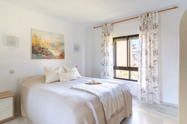 2 slaapkamer Appartement te koop in Riviera del Sol, Mijas met zwembad - € 520.000 (Ref: 9823309)