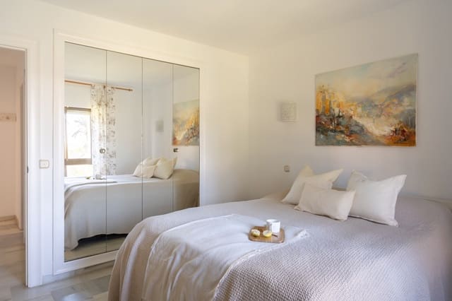 2 slaapkamer Appartement te koop in Riviera del Sol, Mijas met zwembad - € 520.000 (Ref: 9823309)